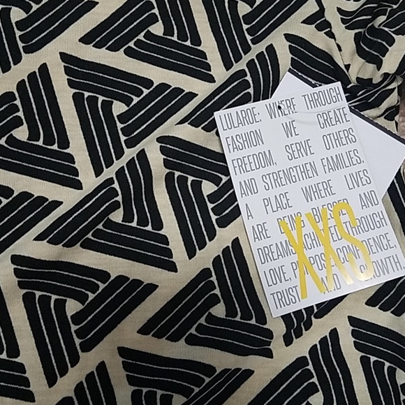 Cream and black classic tee - Picture 2 of 2